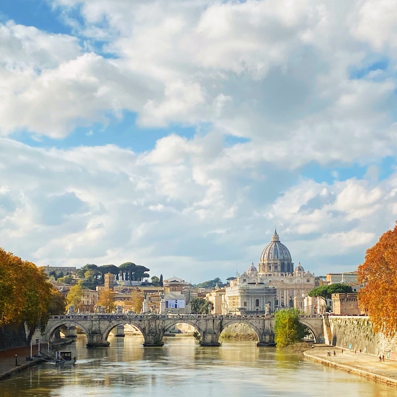 Rome wide shot from river. A vegetarian food guide to Rome